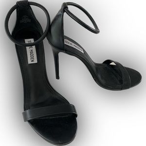 STEVE MADDEN black “4 heels with an elastic ankle strap size 7 worn twice!